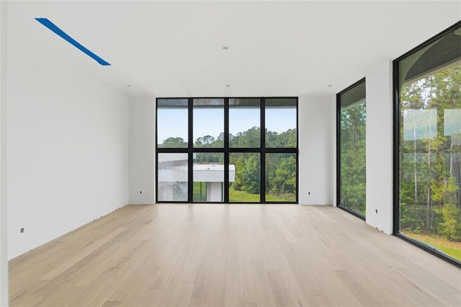 Spacious, unfurnished interior of a new home in Stonelake Ranch, Thonotosassa (Image 22).