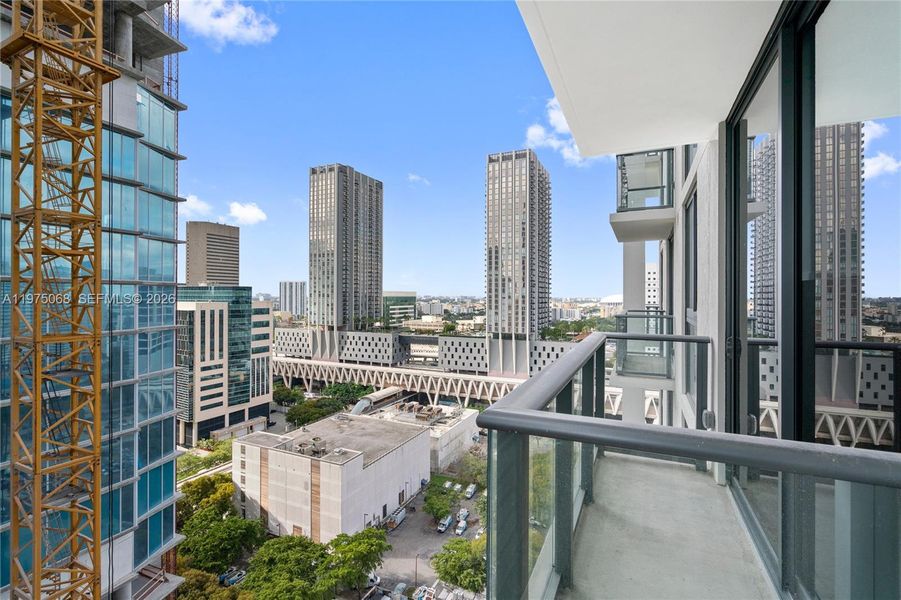 Condo located in Miami, FL showcasing its design and architecture (Image 21).