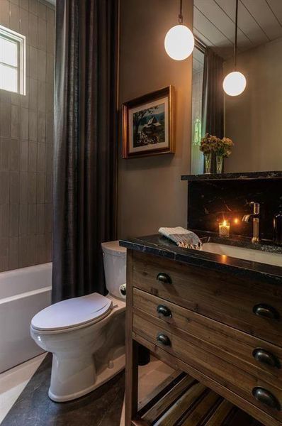 Furnished interior view inside a new home in , Jasper (Image 5).