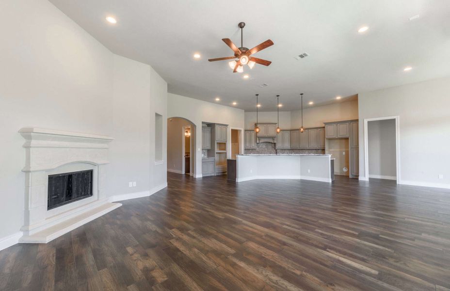 Representative unfurnished interior of a home built from the 3326 by Ravenna Homes in Cross Creek West, Fulshear (Image 39).