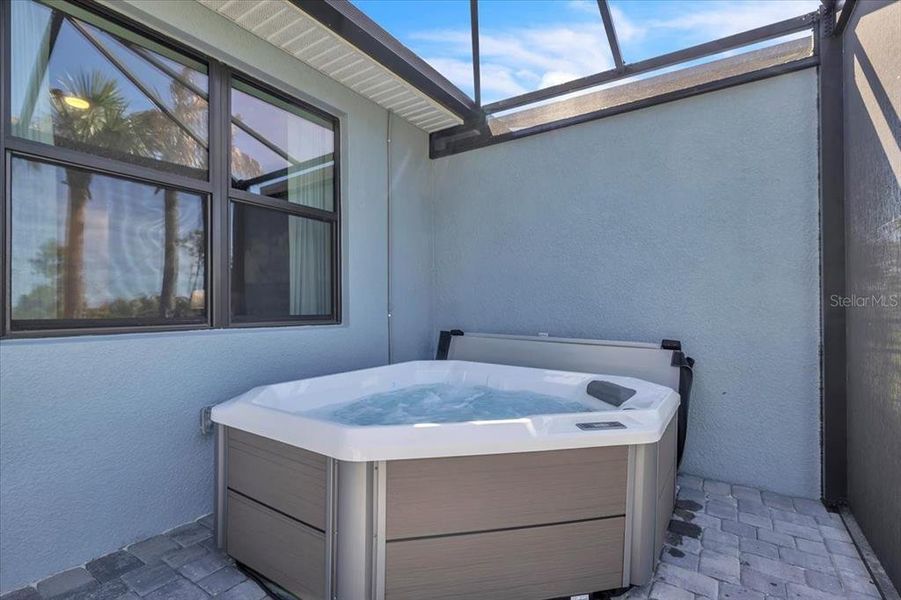 Exterior details and patio area of a home in , Venice (Image 33).