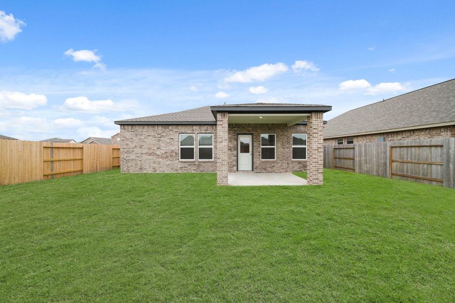 Exterior details and patio area of a home in Sunterra, Katy (Image 16).