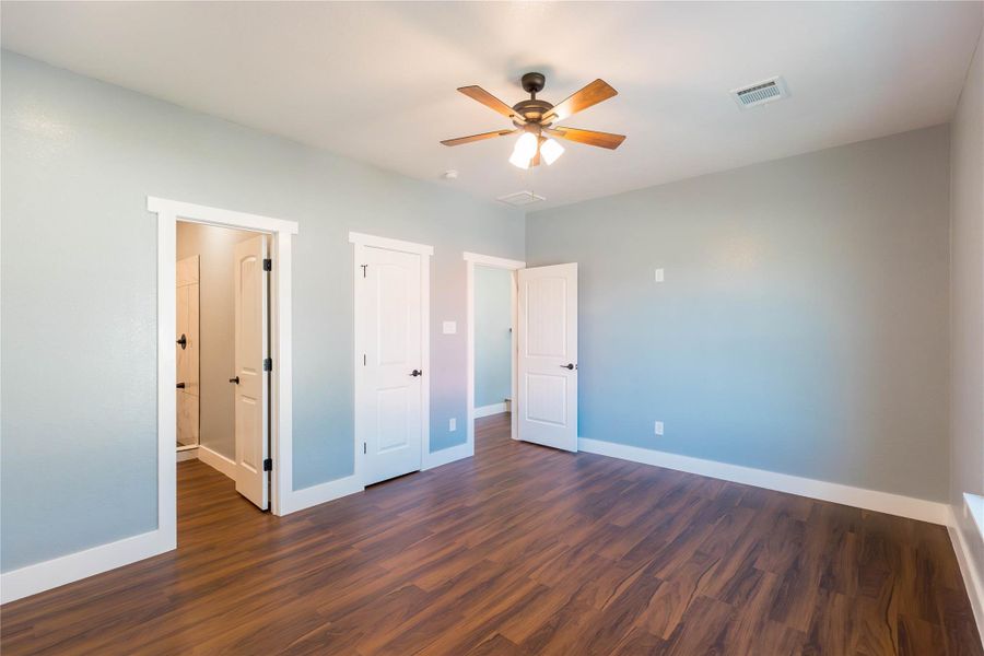 Spacious, unfurnished interior of a new home in , Houston (Image 28).