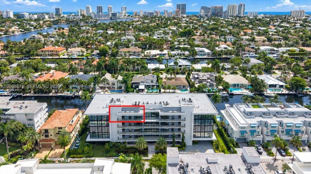 Condo located in Fort Lauderdale, FL showcasing its design and architecture (Image 3).