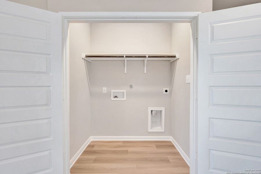 Spacious, unfurnished interior of a new home in Paloma Park, Converse (Image 39).