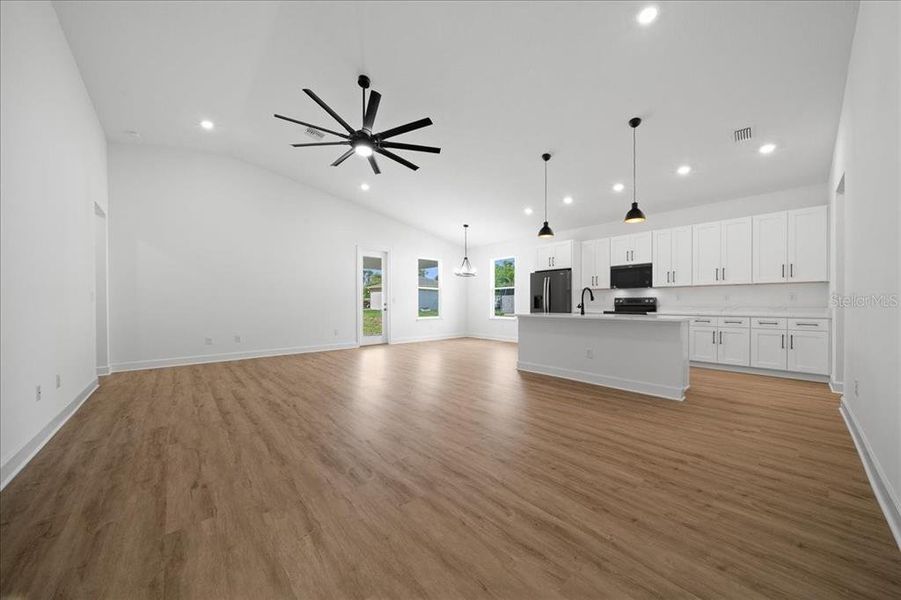 Spacious, unfurnished interior of a new home in , Spring Hill (Image 53).