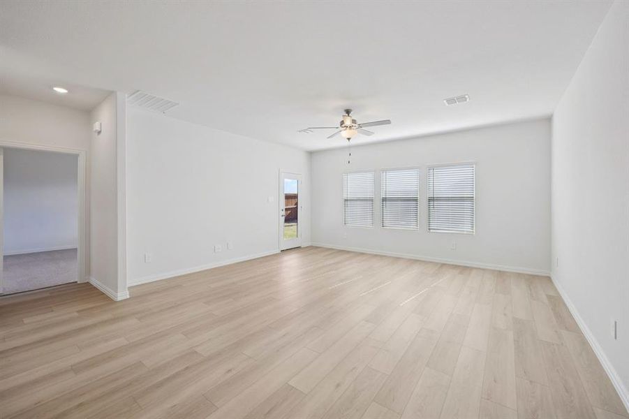 Spacious, unfurnished interior of a new home in Lakehaven - Signature Series, Farmersville (Image 19).