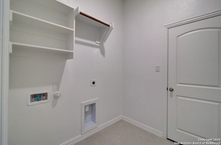 Spacious, unfurnished interior of a new home in The Crossvine, Schertz (Image 20). Spacious, unfurnished interior of a new home in The Crossvine, Schertz (Image 20).