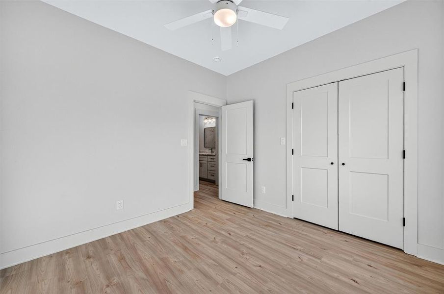 Spacious, unfurnished interior of a new home in , Sherman (Image 22).