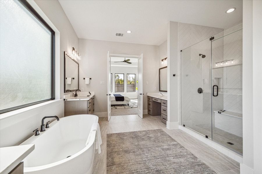 Furnished interior view inside a new home in Sienna, Missouri City (Image 19).