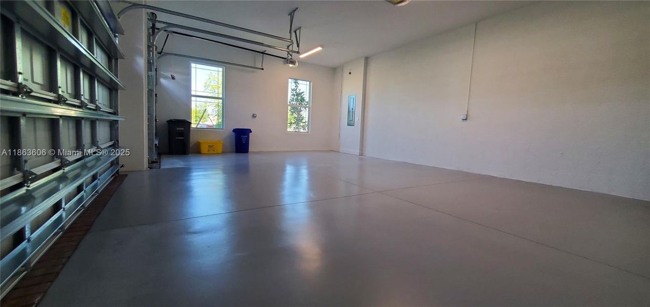 Spacious, unfurnished interior of a new home in , Westlake (Image 14).