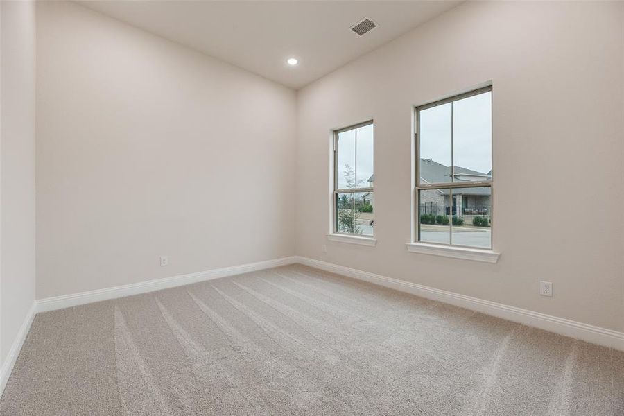 Spacious, unfurnished interior of a new home in Villages of Creekwood, Frisco (Image 17).