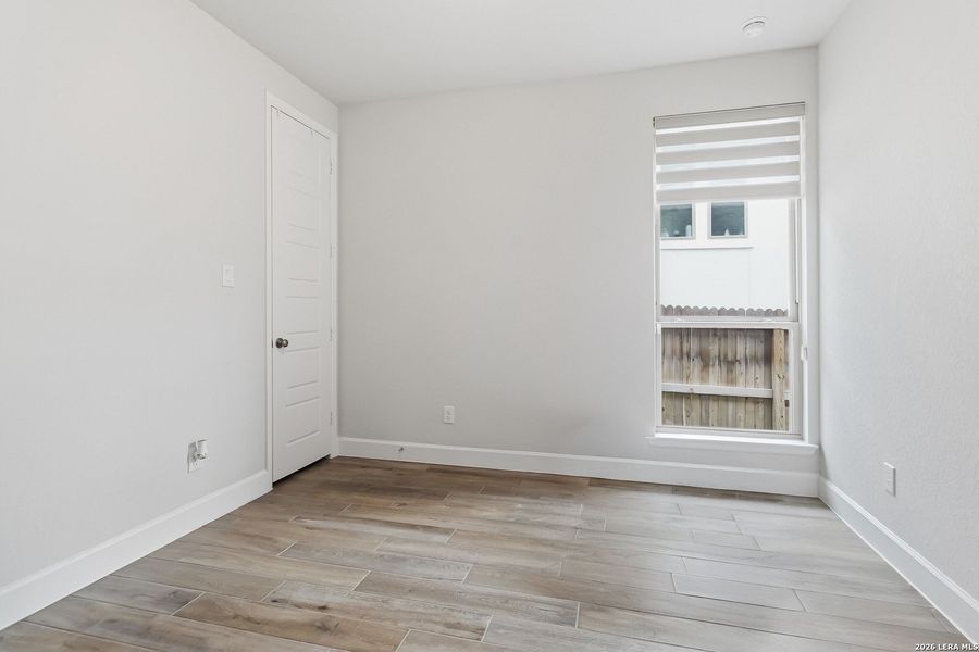 Spacious, unfurnished interior of a new home in Kinder Ranch, San Antonio (Image 17).