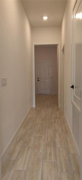 Spacious, unfurnished interior of a new home in Sunset Landing, Spring Hill (Image 10).