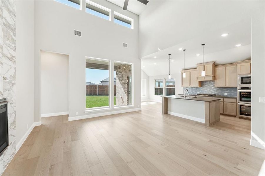 Spacious, unfurnished interior of a new home in The Oaks, Red Oak (Image 18).