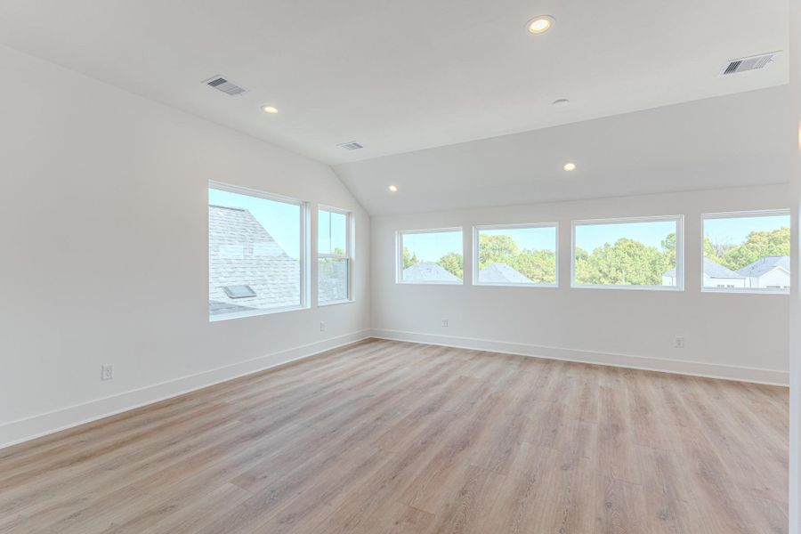 Spacious, unfurnished interior of a new home in , Houston (Image 28).