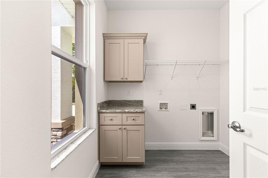 Furnished interior view inside a new home in , Dunnellon (Image 14).