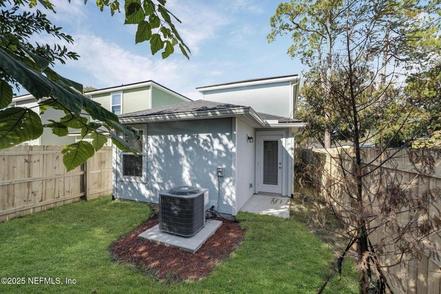 Exterior details and patio area of a home in , Jacksonville (Image 4).