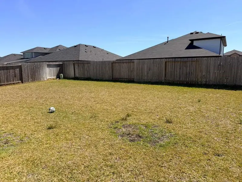 Exterior details and patio area of a home in Bryan Grove, Rosenberg (Image 3).