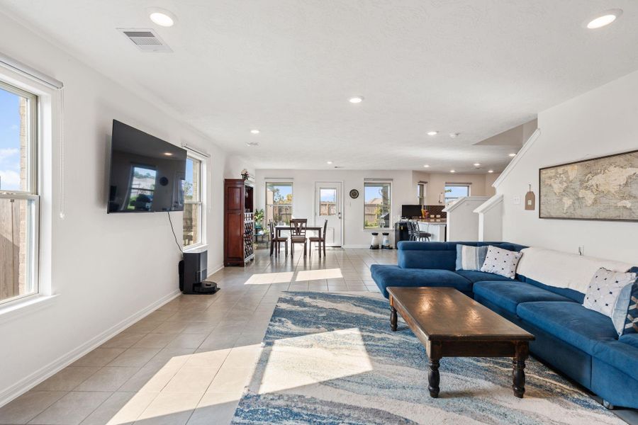 Furnished interior view inside a new home in , Houston (Image 8).