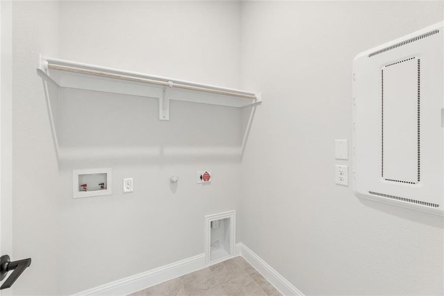 Spacious, unfurnished interior of a new home in Sable Creek, Sanger (Image 31).