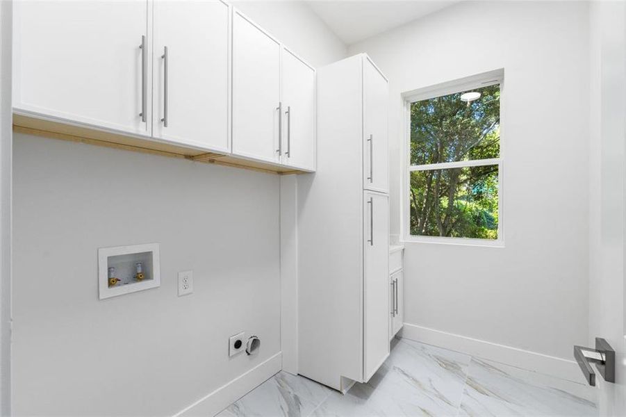 Spacious, unfurnished interior of a new home in , Atlanta (Image 21). Spacious, unfurnished interior of a new home in , Atlanta (Image 21).
