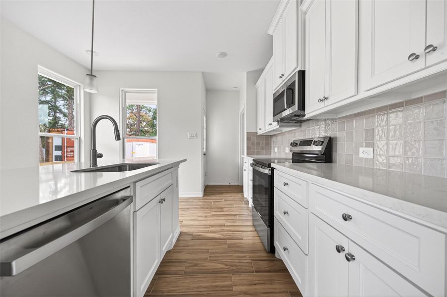Furnished interior view inside a new home in , Hempstead (Image 6).