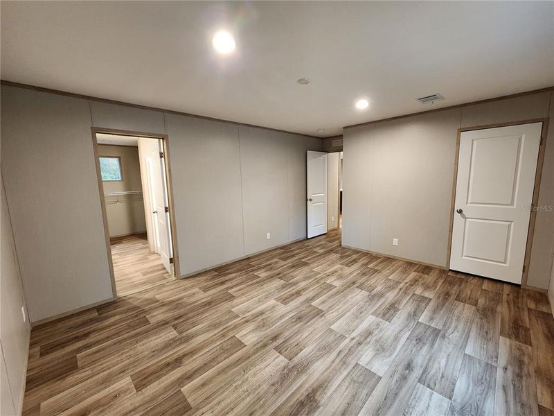 Spacious, unfurnished interior of a new home in , Dunnellon (Image 20).