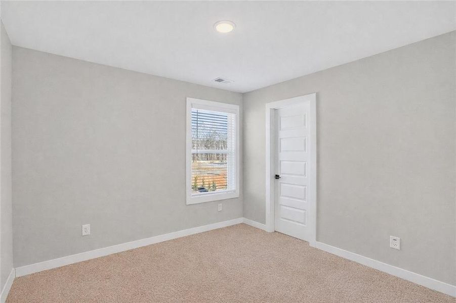 Spacious, unfurnished interior of a new home in The Fairways at Mirror Lake, Villa Rica (Image 37).