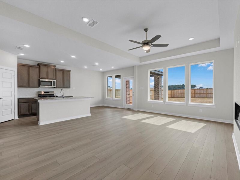 Spacious, unfurnished interior of a new home in Mason Woods, Cypress (Image 9).