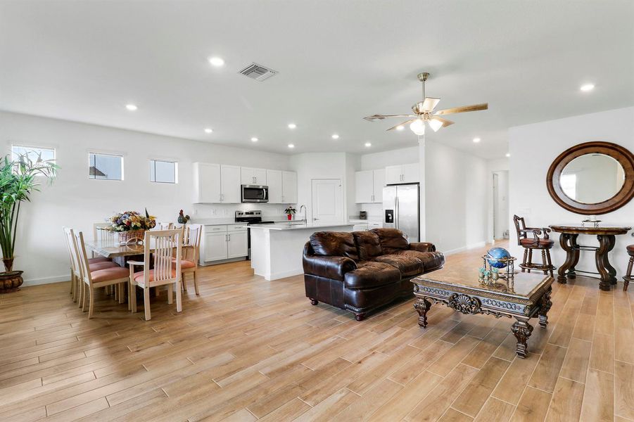 Open floor Plan Open floor Plan