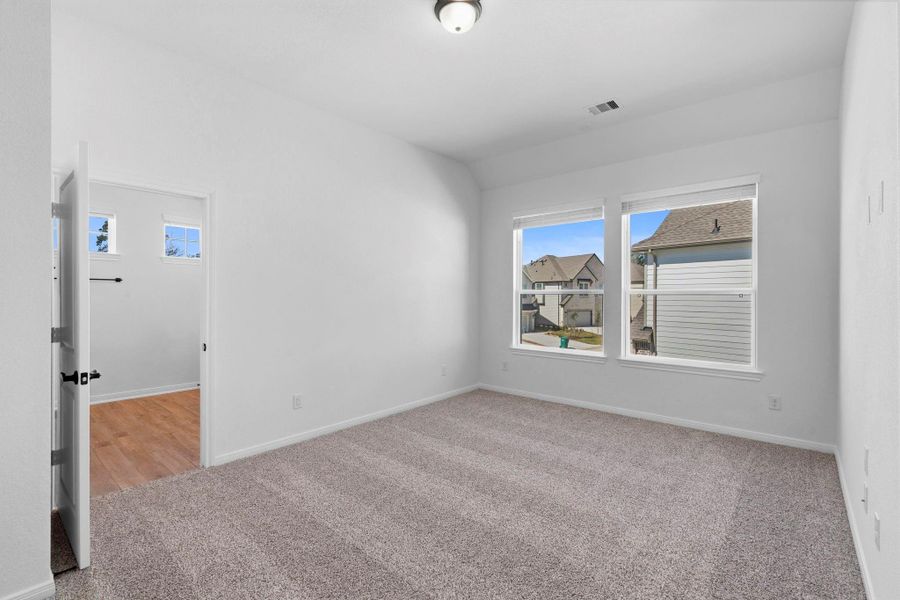 Spacious, unfurnished interior of a new home in Woodforest, Montgomery (Image 12).