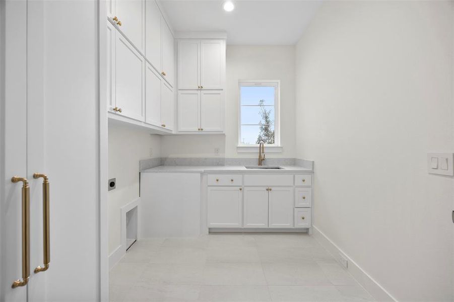 Furnished interior view inside a new home in , Waxahachie (Image 12).