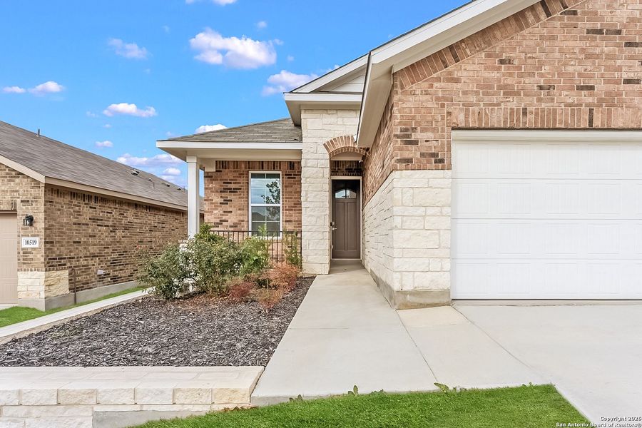 Exterior details and patio area of a home in Bricewood, San Antonio (Image 17).