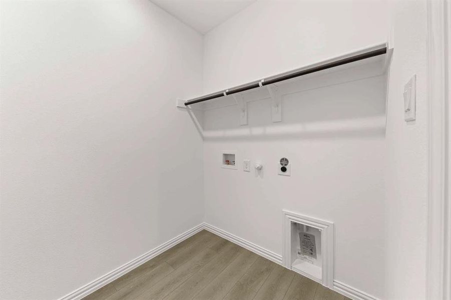 Spacious, unfurnished interior of a new home in Devonshire 40s, Forney (Image 24).