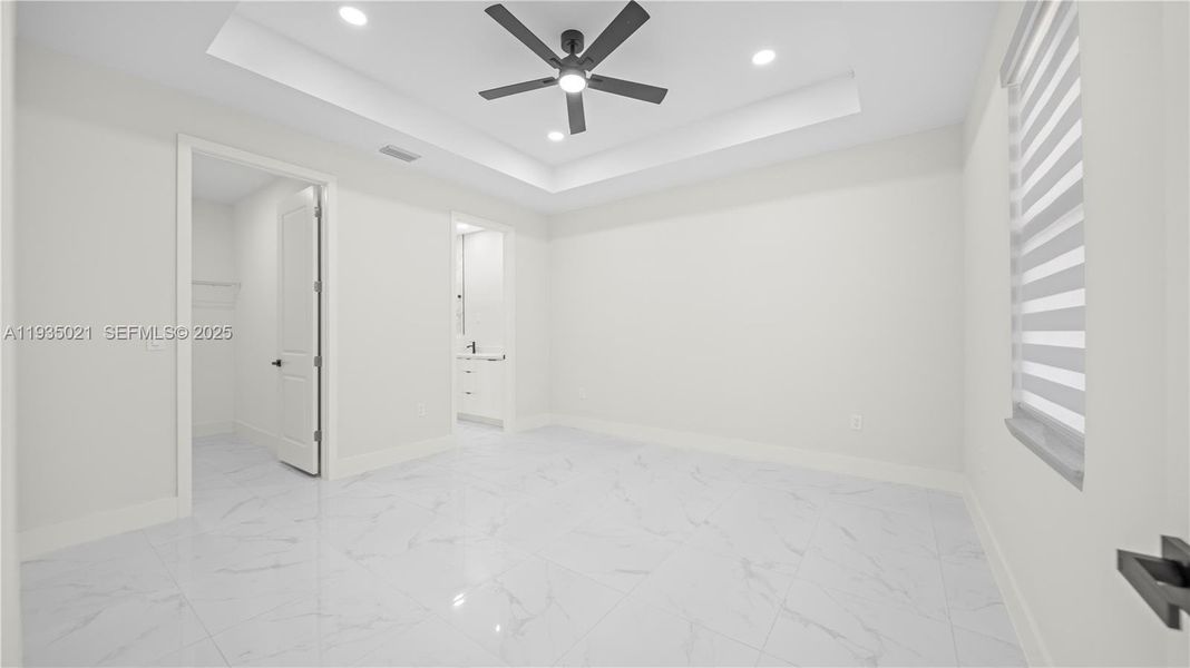 Spacious, unfurnished interior of a new home in , Lehigh Acres (Image 16).