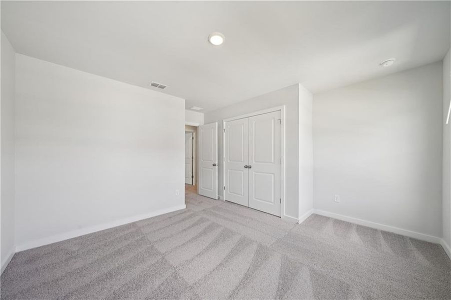 Spacious, unfurnished interior of a new home in Dove Lake, Grayson (Image 12).