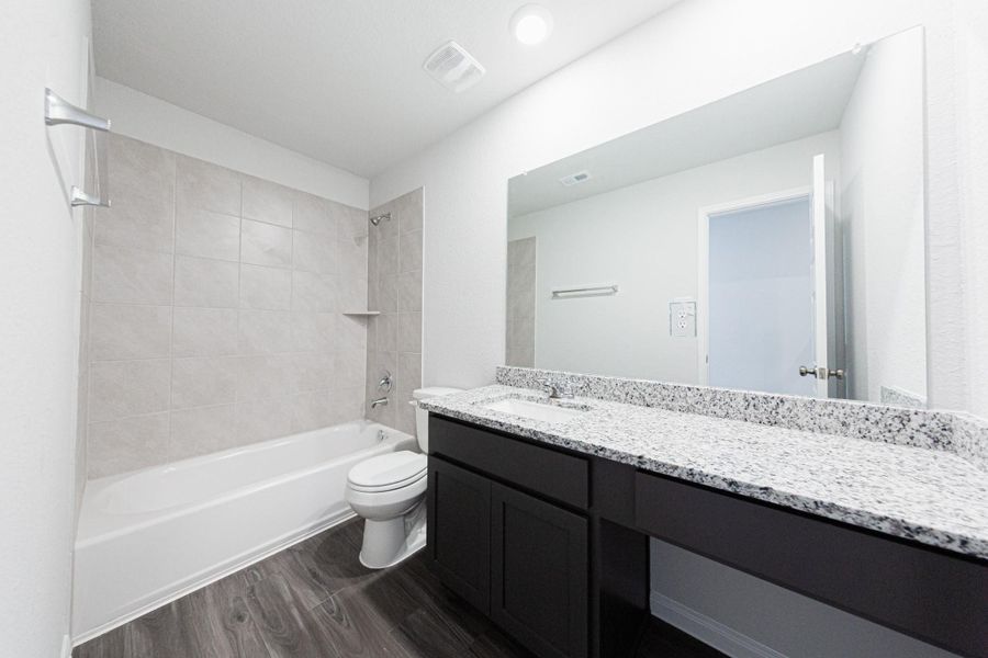 Furnished interior view inside a new home in River's Edge, Conroe (Image 7). Furnished interior view inside a new home in River's Edge, Conroe (Image 7).