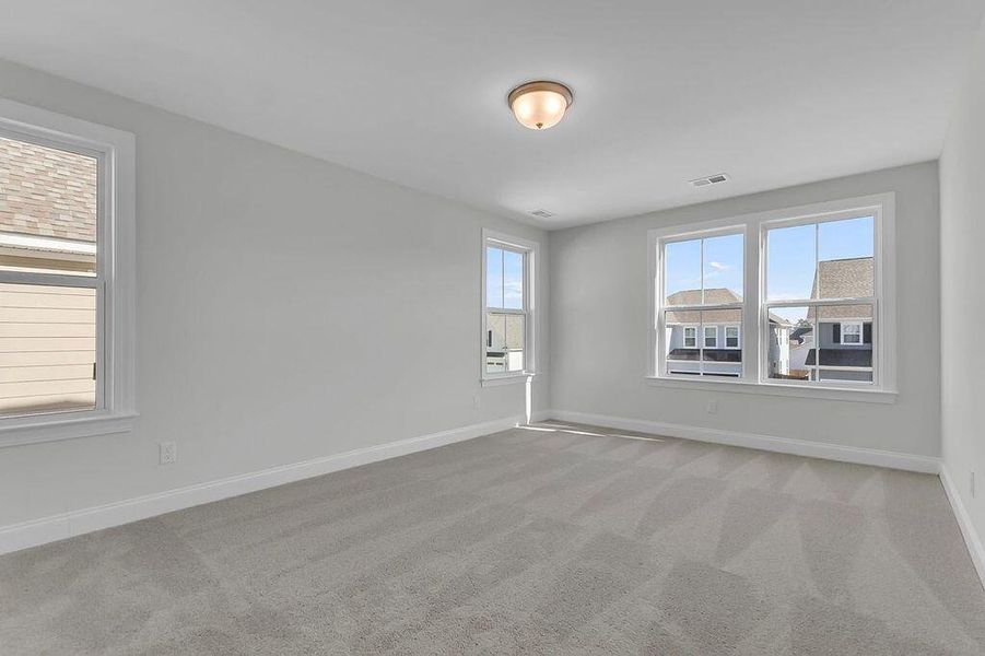 Spacious, unfurnished interior of a new home in Kings River Preserve, Hollywood (Image 24).