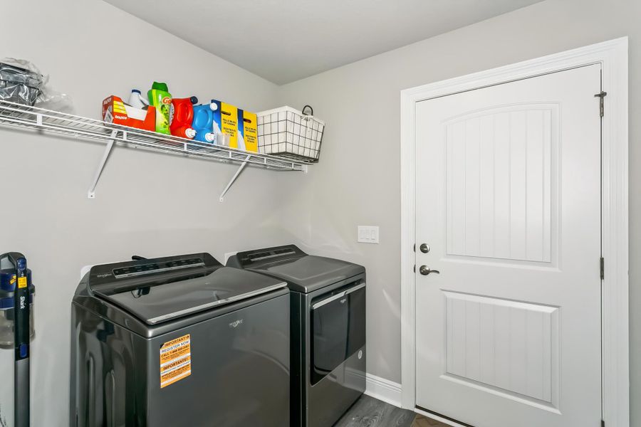 Furnished interior view inside a new home in Buckeyes Landing, Navarre (Image 13).