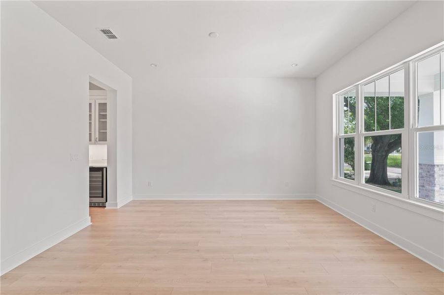 Spacious, unfurnished interior of a new home in , Tampa (Image 49).