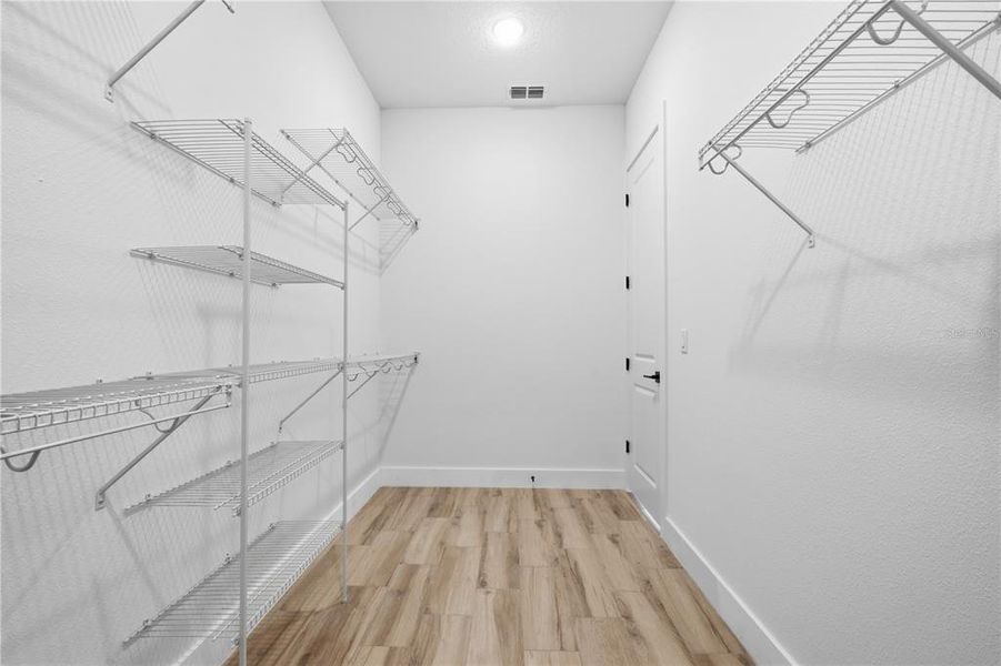 Spacious, unfurnished interior of a new home in , Dunnellon (Image 18).