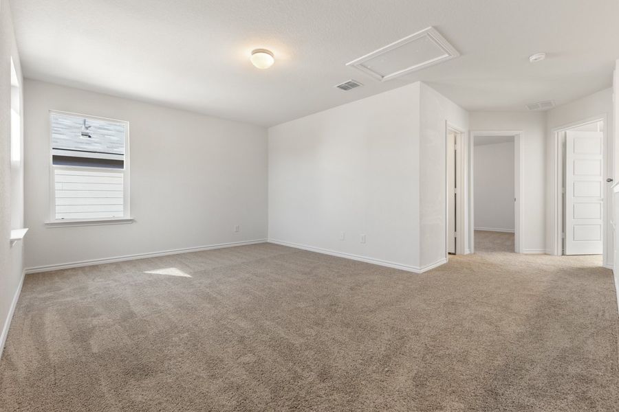 Spacious, unfurnished interior of a new home in The Granary - Heritage Collection, San Antonio (Image 8).