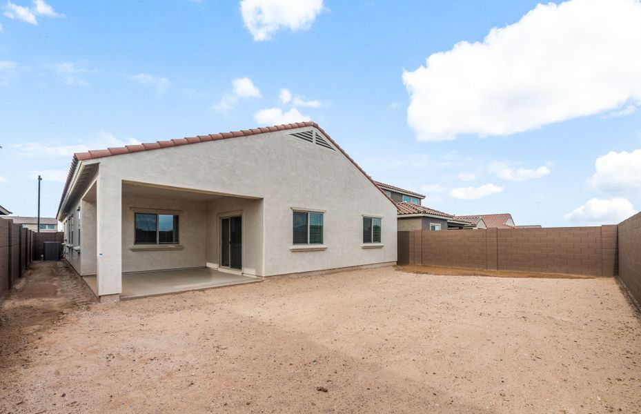 Exterior details and patio area of a home in El Cidro, Goodyear (Image 3).