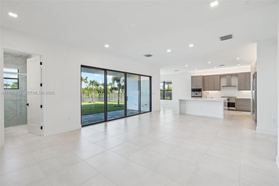 Spacious, unfurnished interior of a new home in , Palm Beach Gardens (Image 33). Spacious, unfurnished interior of a new home in , Palm Beach Gardens (Image 33).