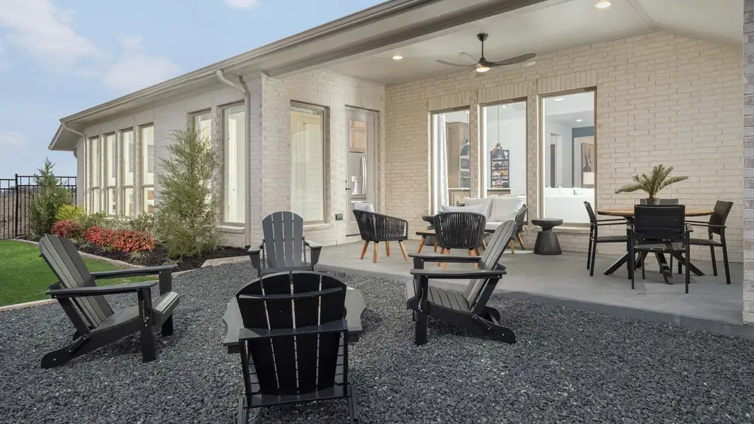 Representative exterior details of a home built from the 2810W by Perry Homes in Myrtle Creek, Waxahachie (Image 3).