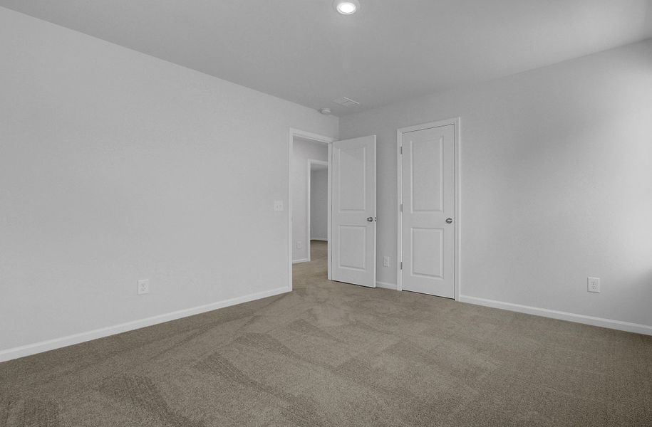 Spacious, unfurnished interior of a new home in Heron's Walk at Summers Corner, Summerville (Image 14).