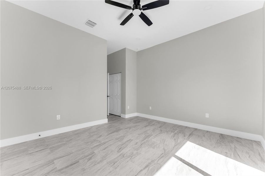 Spacious, unfurnished interior of a new home in , Fort Lauderdale (Image 41).