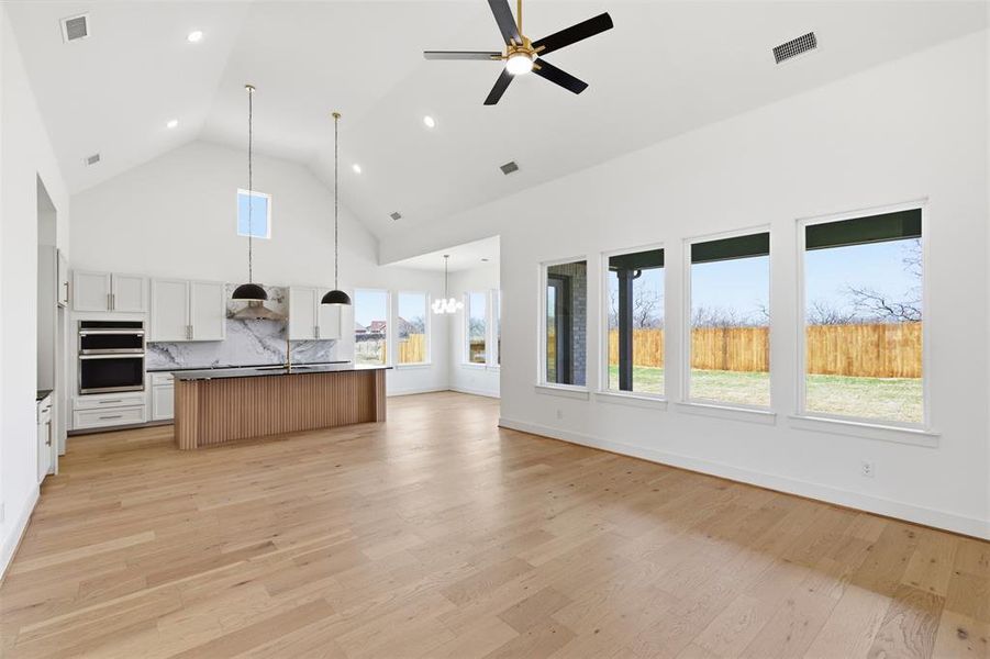 Spacious, unfurnished interior of a new home in , Sherman (Image 29).