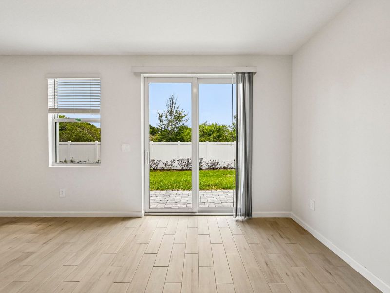 Spacious, unfurnished interior of a new home in Tidewater, Fort Pierce (Image 14).